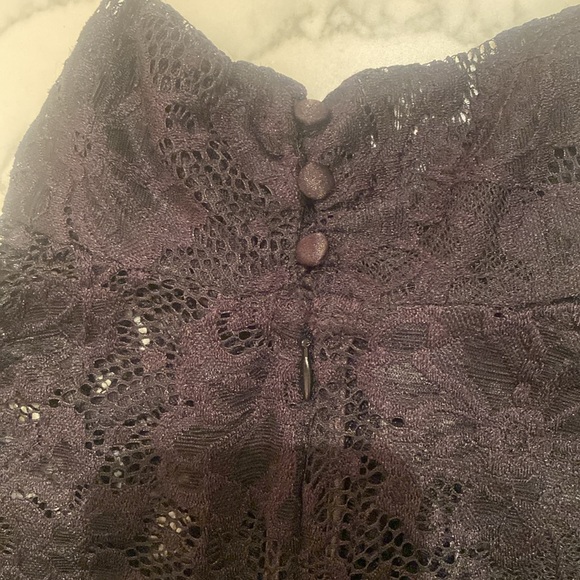 Stunning black lace twist front top. Twist neck and long sleeves.L - Picture 5 of 5